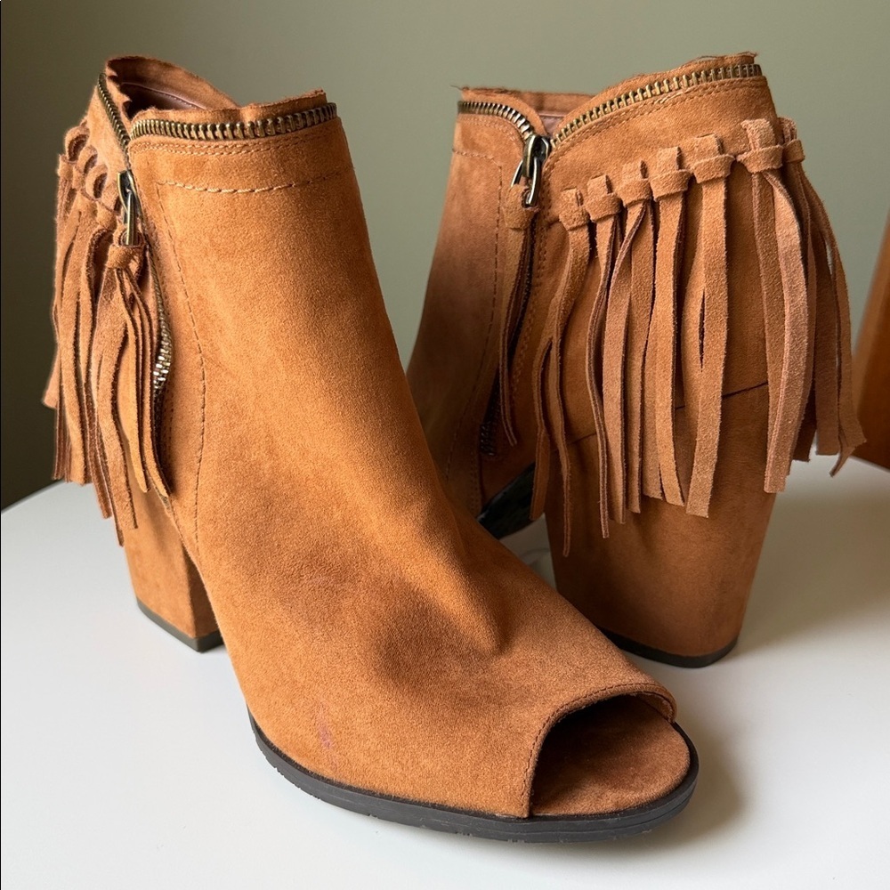 DV Dolce Vita Tan Peep-Toe Fringed Ankle Booties Faux Suede concert Western